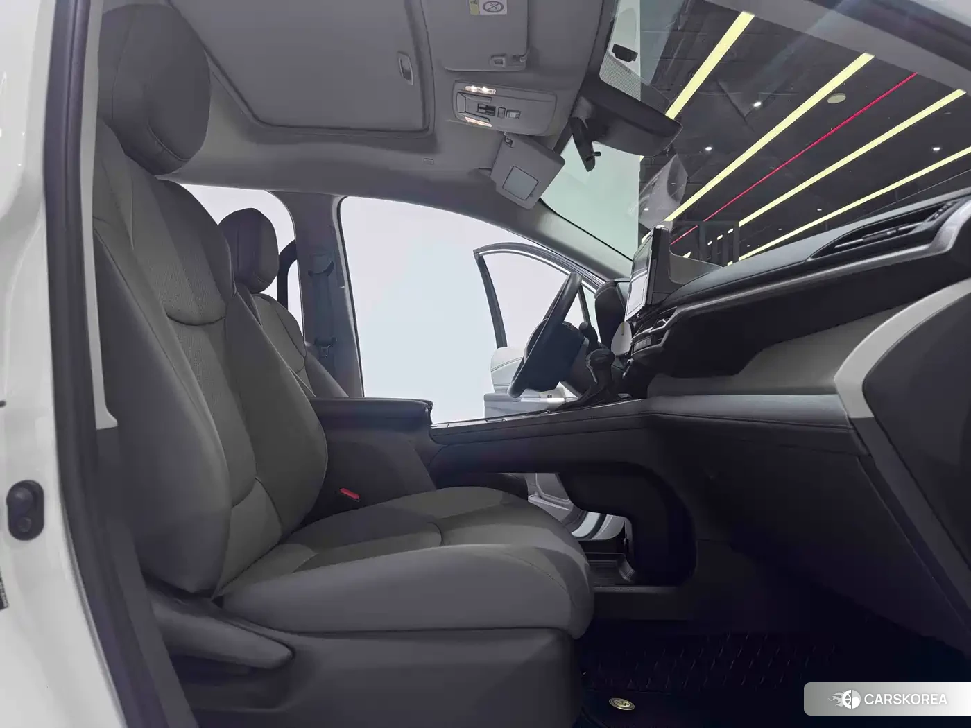 Toyota Granvia 2024 Белый из Китая, фото 5