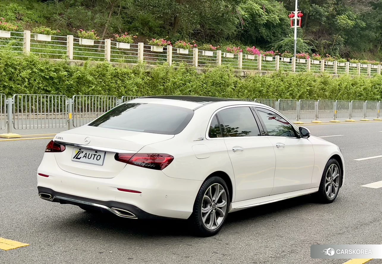 Mercedes-Benz E-Class 2021 Белый из Китая, фото 5