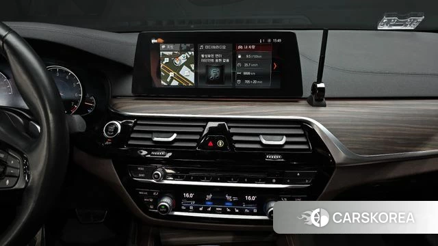 BMW 5 Series (G30) 2018 Белый из Кореи, фото 5