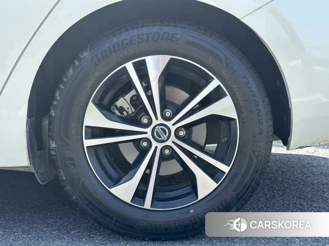 Nissan Sylphy 2022 Белый из Китая, фото 5