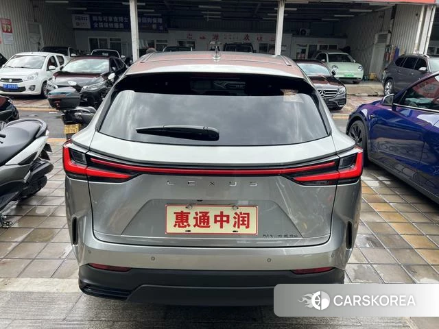 Lexus NX 2024 Серебристо-серый из Китая, фото 5