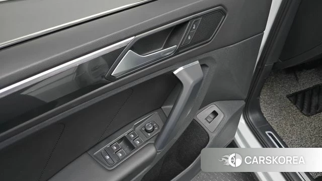 Volkswagen Tiguan second Generation 2022 Белый из Кореи, фото 5