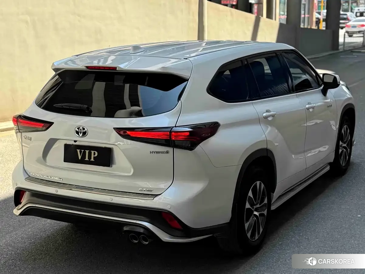 Toyota Crown 2024 Белый из Китая, фото 5