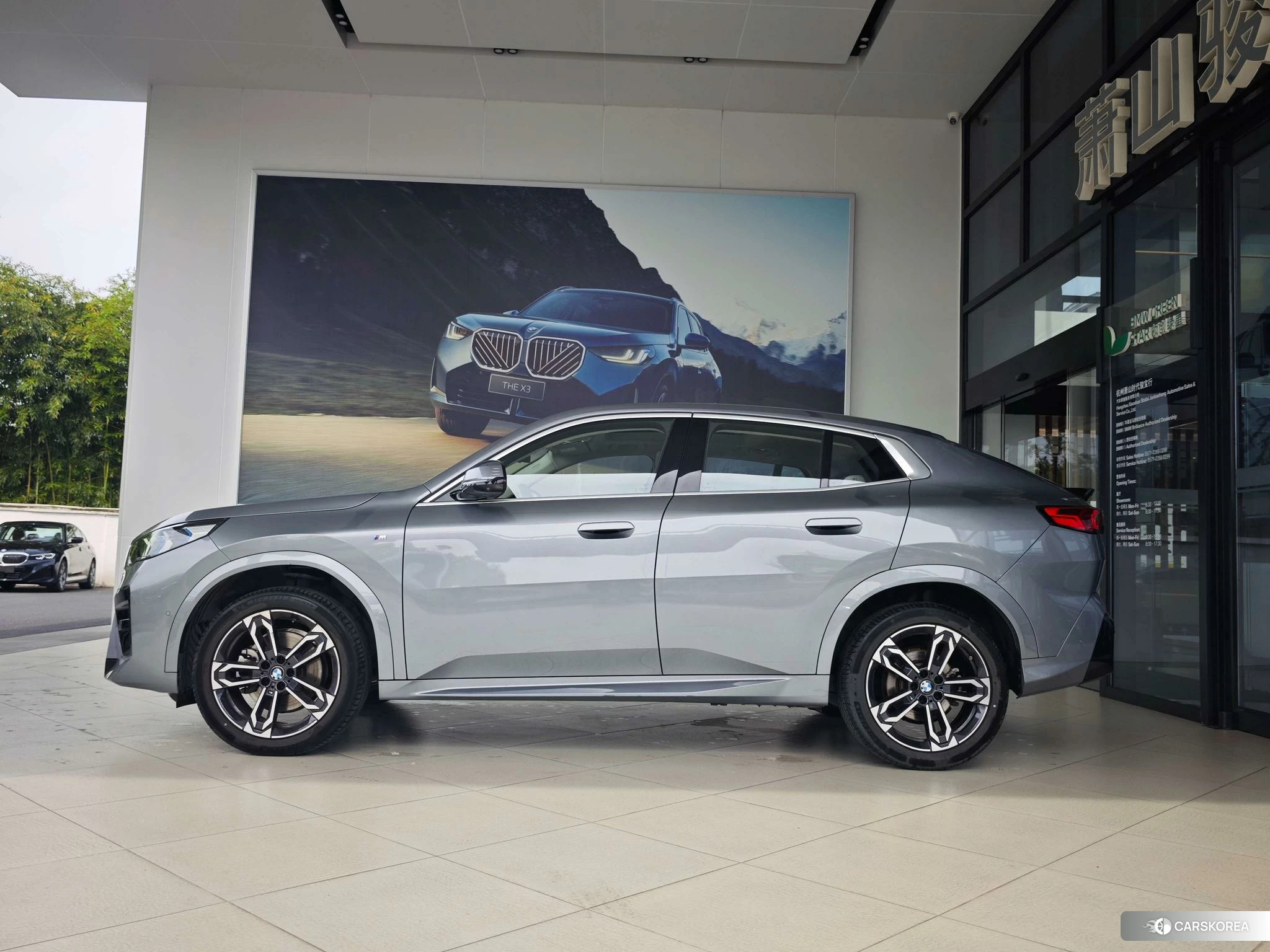 BMW X2 2024 Серебристо-серый из Китая, фото 5