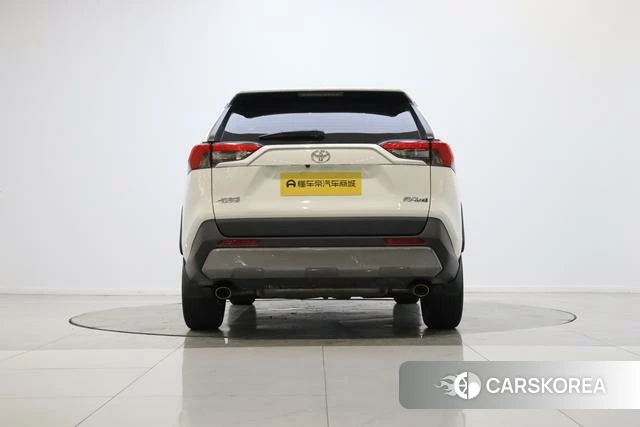 Toyota RAV4 2022 Белый из Китая, фото 5