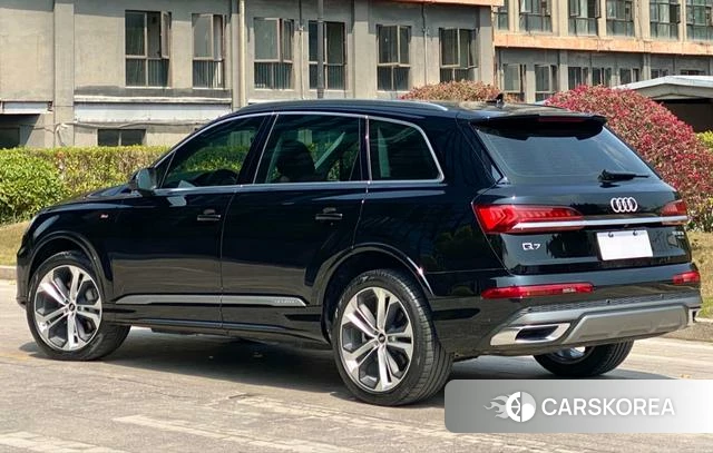 Audi Q7 2021 Черный из Китая, фото 5