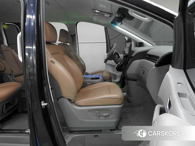 Hyundai Staria 2023 Черный из Кореи, фото 5