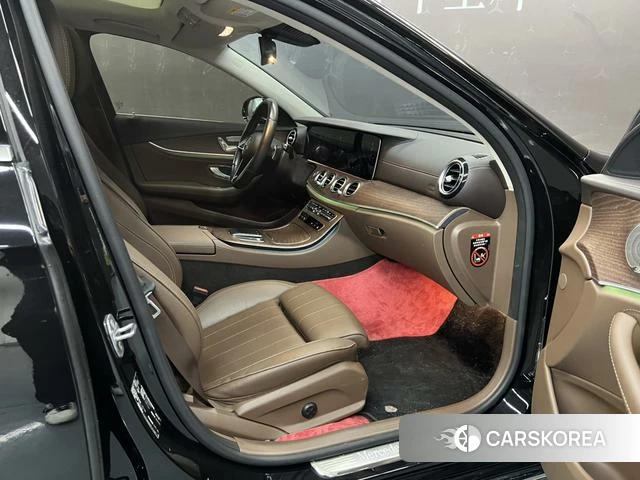 Mercedes-Benz E-Class 2023 Черный из Китая, фото 5