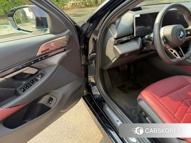 BMW 5 series 2025 Черный из Китая, фото 5