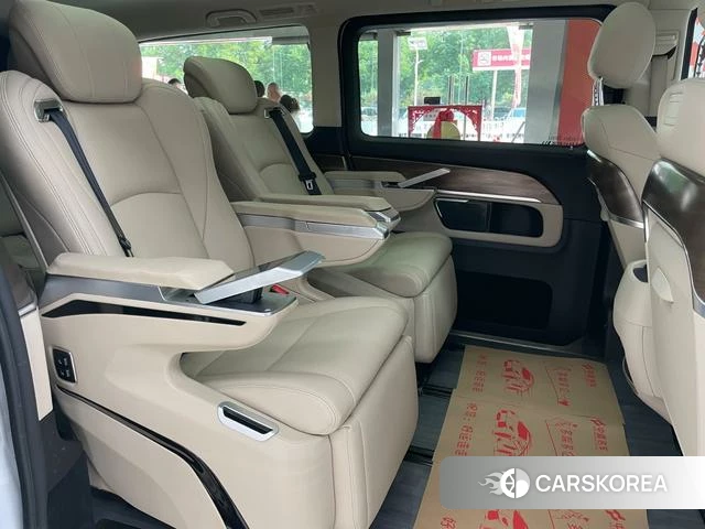 Mercedes-Benz V-Class 2022 Белый из Китая, фото 5