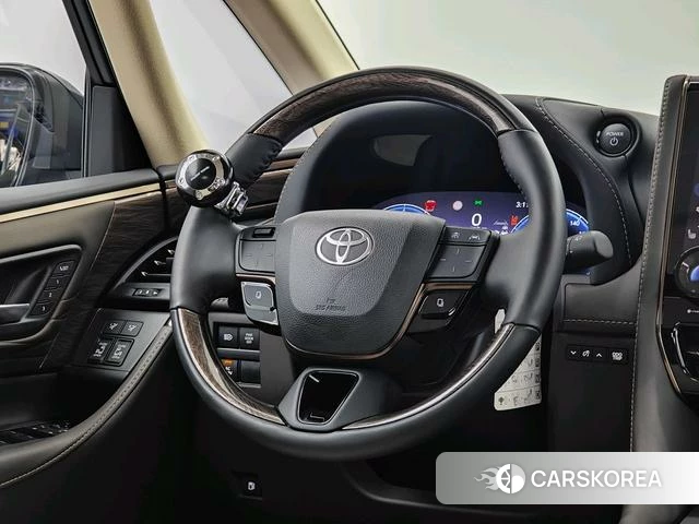 Toyota Alphard 2023 Черный из Китая, фото 5