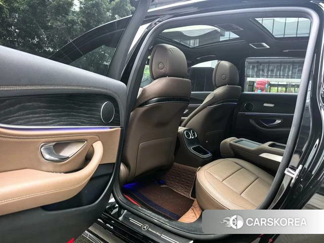 Mercedes-Benz E-Class 2023 Черный из Китая, фото 5