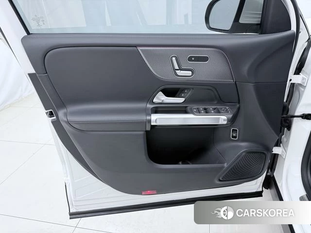 Mercedes-Benz GLB 2023 Белый из Китая, фото 5