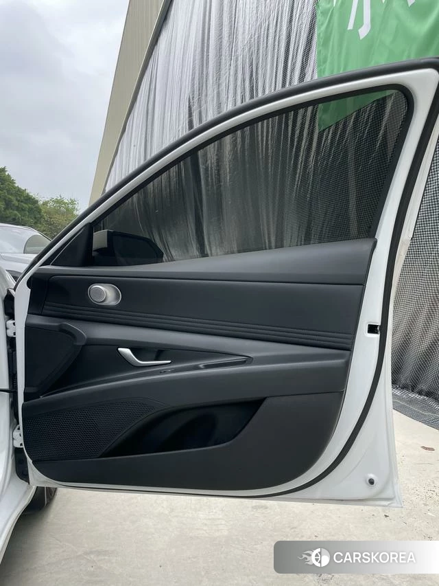 Hyundai Elantra 2023 Белый из Китая, фото 5