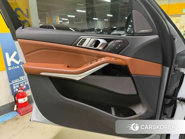 BMW X7 (G07) 2024 Серебристо-серый из Кореи, фото 5