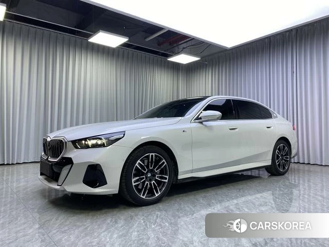 BMW 5 series 2024 Белый из Китая, фото 5