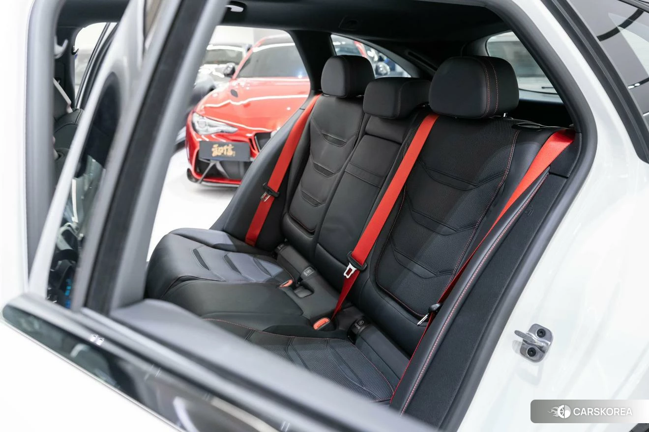 Mercedes-Benz AMG C-Class 2023 Белый из Китая, фото 5