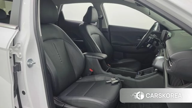 Hyundai Kona (SX2) 2023 Белый из Кореи, фото 5