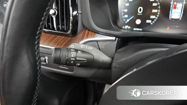 Volvo XC60 second Generation 2021 Белый из Кореи, фото 5