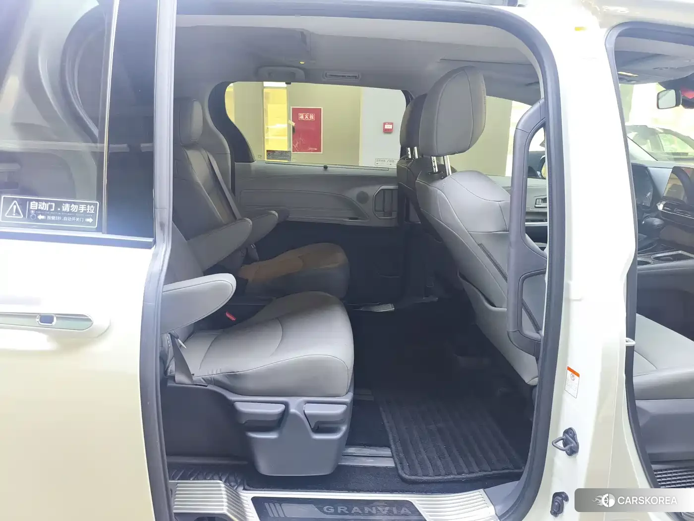 Toyota Granvia 2024 Белый из Китая, фото 5