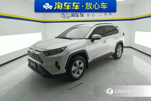 Toyota RAV4 2022 Белый из Китая, фото 5