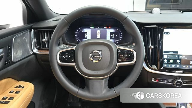 Volvo S60 3rd generation 2023 Белый из Кореи, фото 5