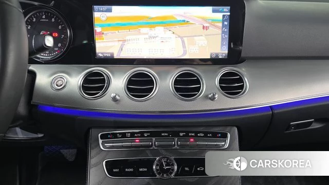 Mercedes-Benz E-Class W213 2020 Белый из Кореи, фото 5