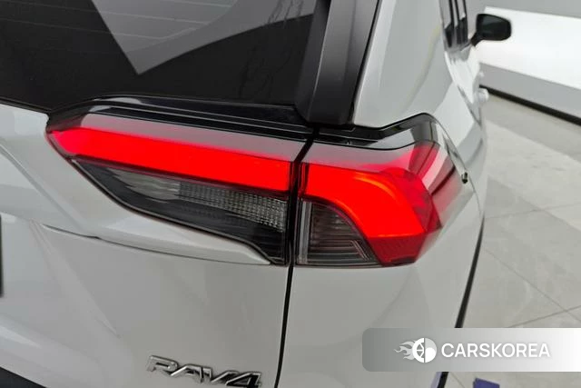 Toyota RAV4 2022 Белый из Китая, фото 4