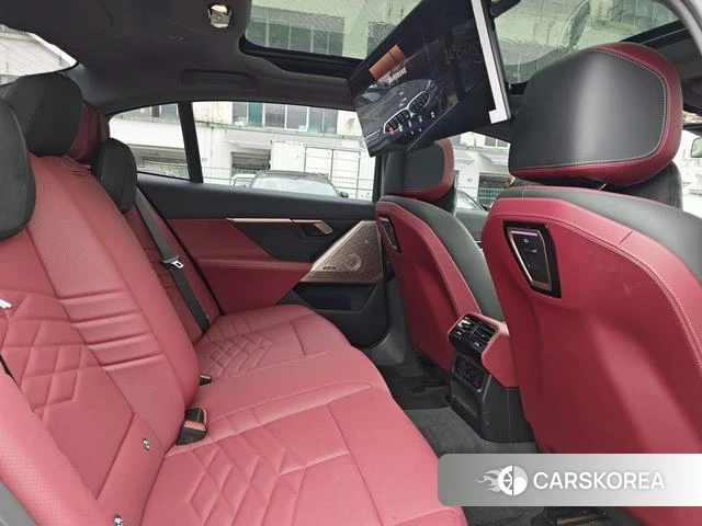 BMW 5 series 2025 Черный из Китая, фото 5