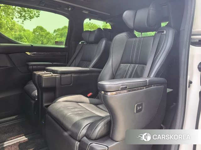 Toyota Alphard 2021 Белый из Китая, фото 5