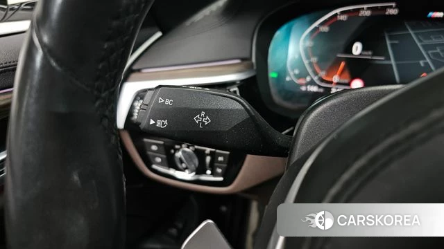 BMW 5 Series (G30) 2019 Белый из Кореи, фото 5