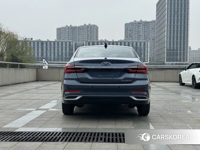 Ford Escort 2021 Синий из Китая, фото 5