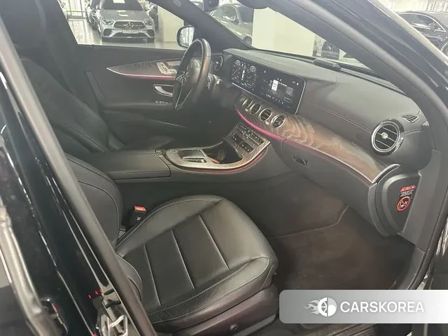 Mercedes-Benz E-Class W213 2023 Черный из Кореи, фото 5