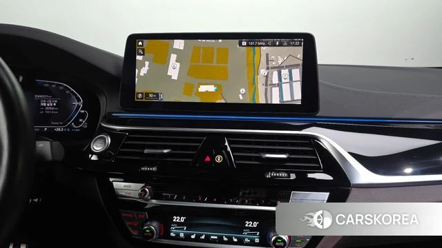 BMW 5 Series (G30) 2022 Серебристо-серый из Кореи, фото 5