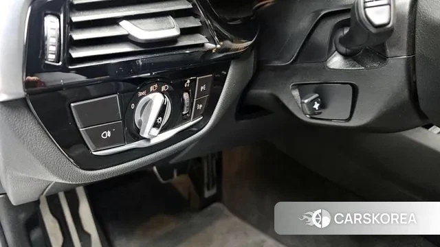 BMW 5 Series (G30) 2023 Белый из Кореи, фото 5