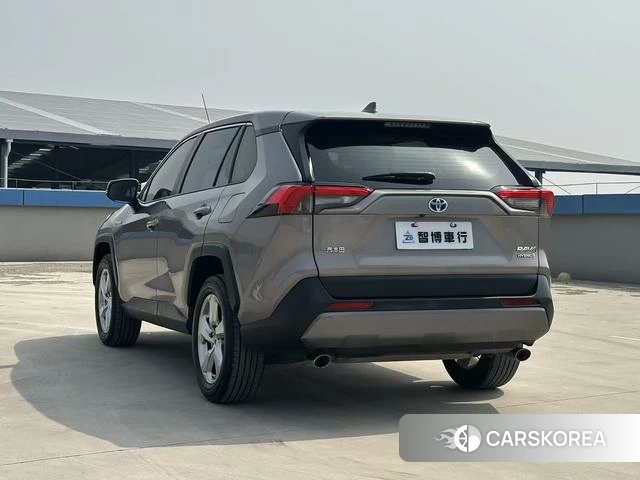 Toyota RAV4 2021 Серебристо-серый из Китая, фото 5