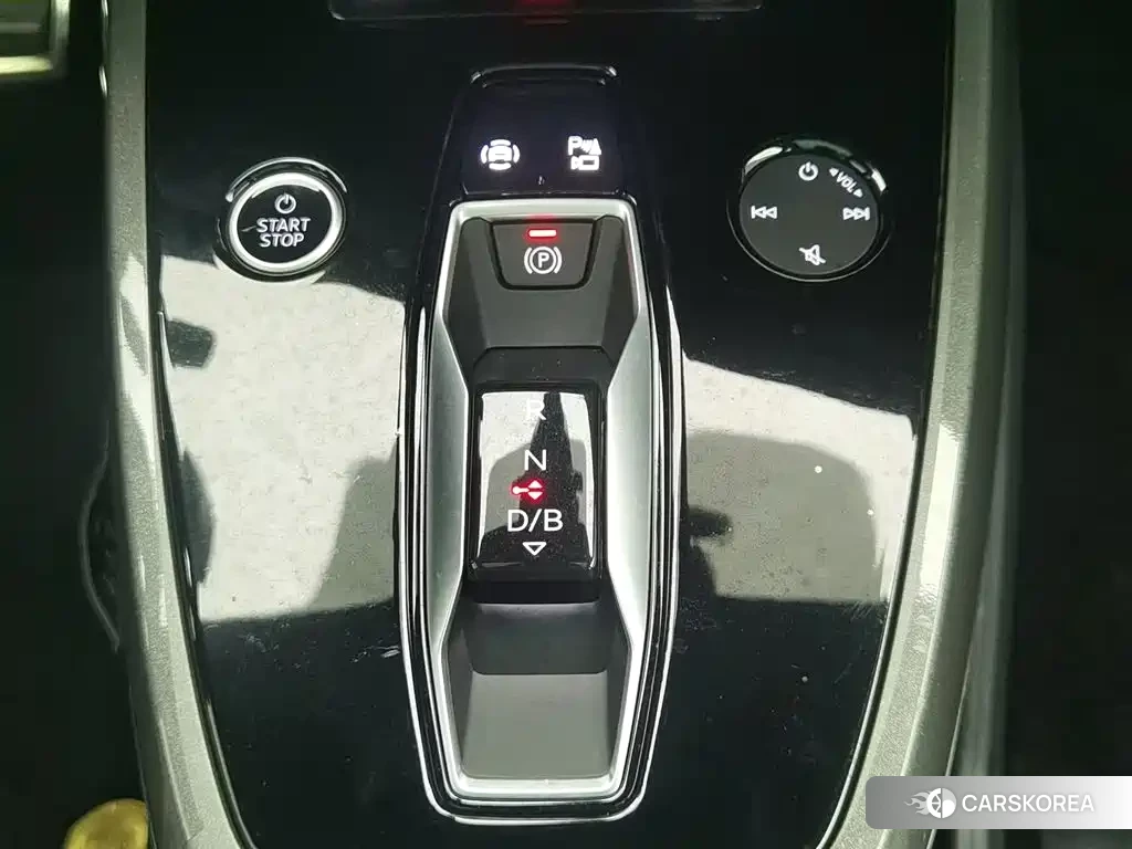 Audi Q5L 2022 Черный из Китая, фото 5