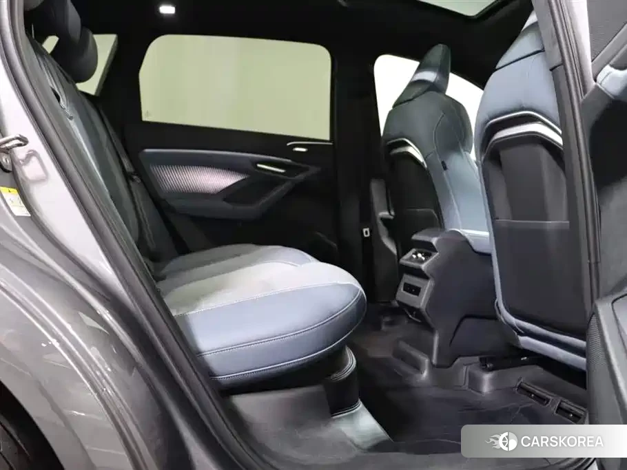 Audi Q6L 2025 Silver/gray из Китая, фото 5
