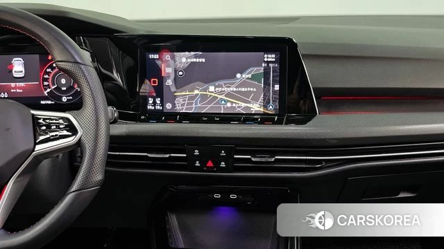 Volkswagen Golf 8th Generation 2023 Белый из Кореи, фото 5