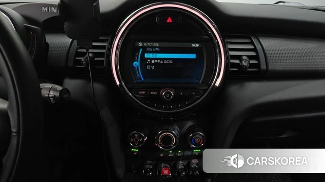 Mini Cooper 2019 Жемчужный цвет из Кореи, фото 5