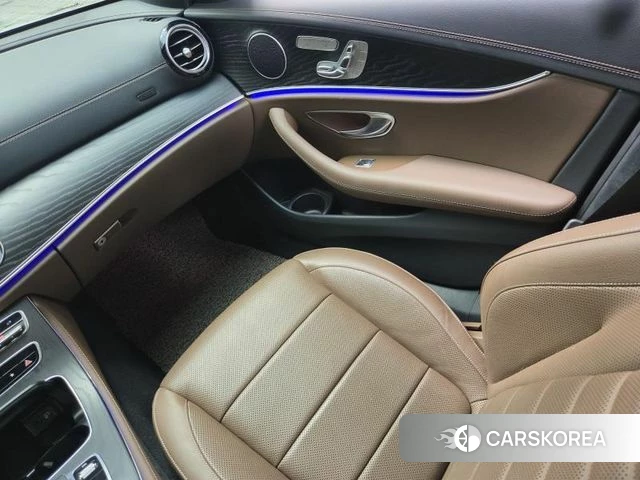 Mercedes-Benz E-Class W213 2023 Белый из Кореи, фото 5