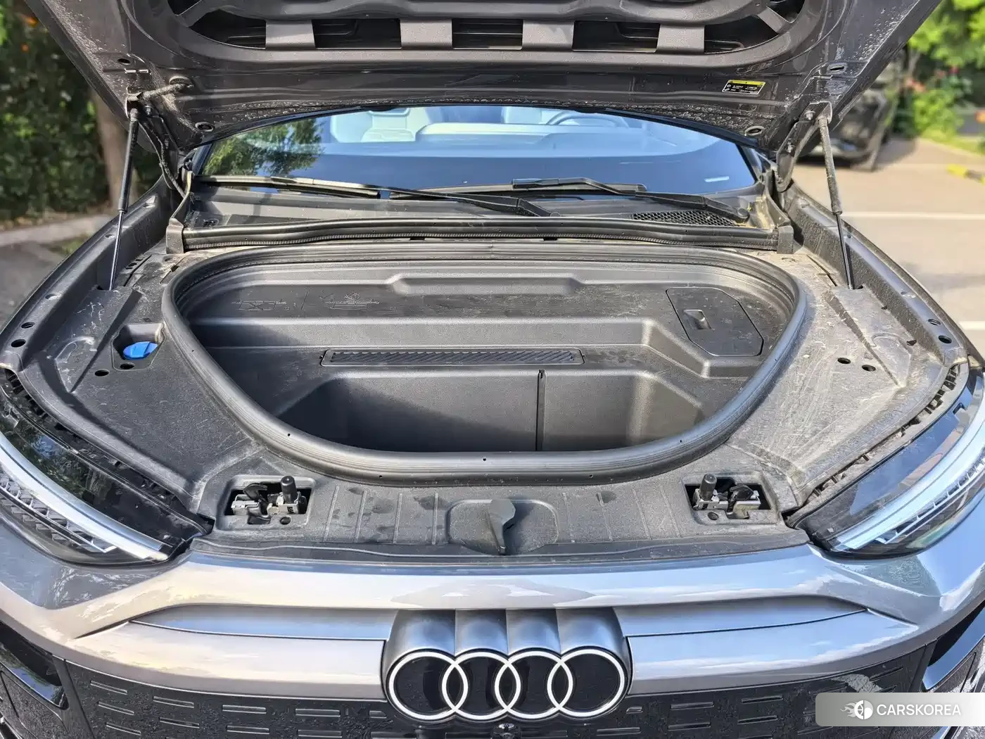 Audi Q6L 2025 Silver/gray из Китая, фото 5