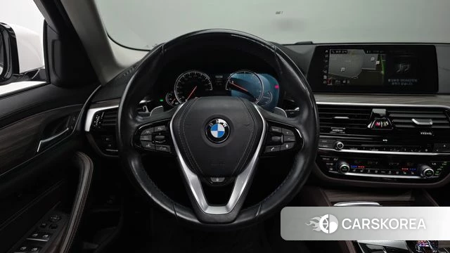BMW 5 Series (G30) 2018 Белый из Кореи, фото 5
