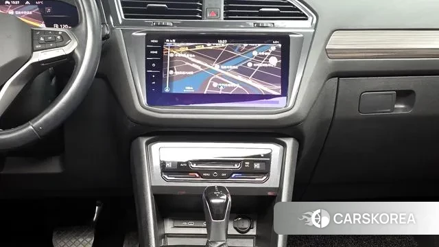 Volkswagen Tiguan Allspace 2023 Белый из Кореи, фото 5