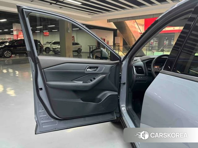 Nissan X-Trail 2021 Темно-серый из Китая, фото 5