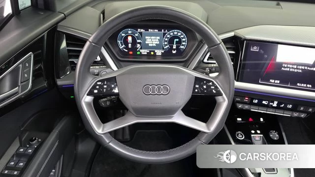 Audi Q4 e-Tron (F4) 2022 Серебристо-серый из Кореи, фото 5
