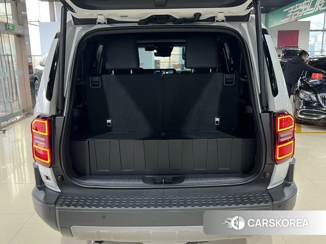 Toyota Land Cruiser 2025 Белый из Китая, фото 5