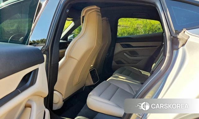 Porsche Taycan 2022 Серебряный из Кореи, фото 5