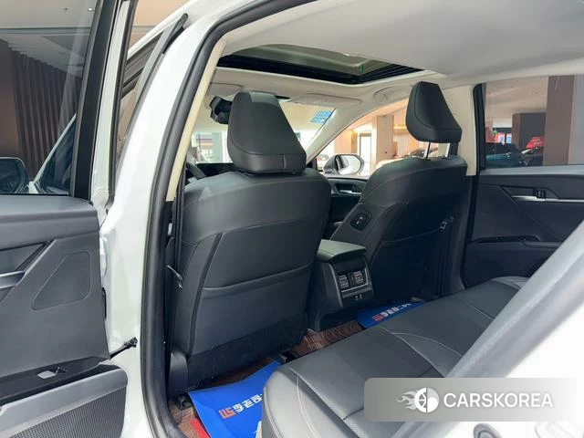 Toyota Camry 2025 Белый из Китая, фото 5