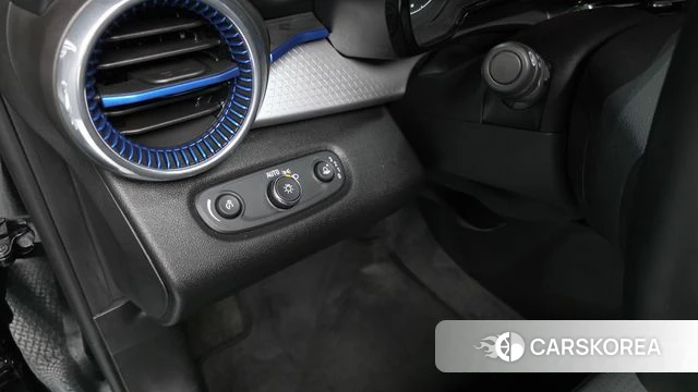 Chevrolet (GM Daewoo) Trax Crossover 2023 Черный из Кореи, фото 5